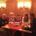 Und Restaurant Piccolo 탈레