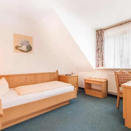 Und Restaurant Piccolo 酒店 3*