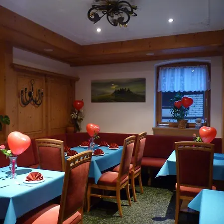 Und Restaurant Piccolo 酒店 3*