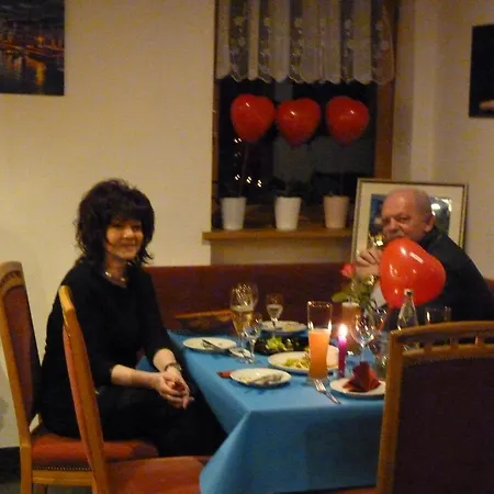 Und Restaurant Piccolo 酒店 塔勒