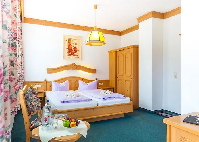 Und Restaurant Piccolo ホテル 3*