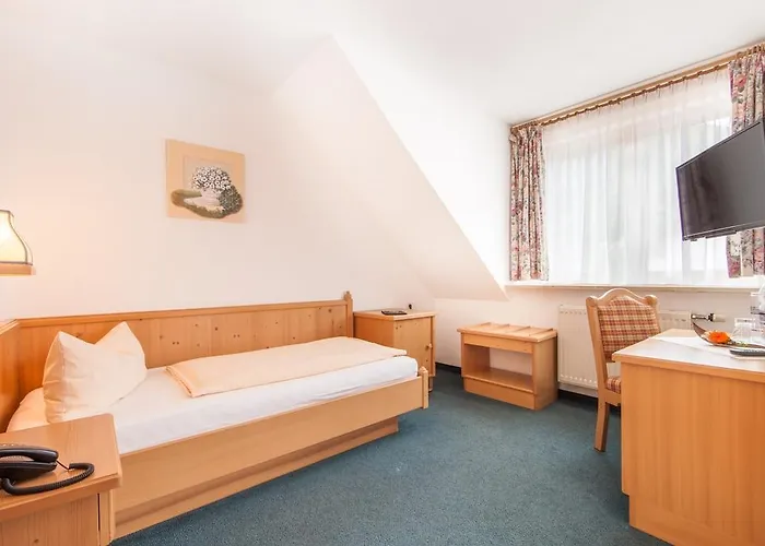 Und Restaurant Piccolo ホテル 3*