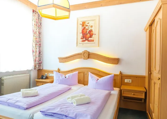 Und Restaurant Piccolo ホテル 3*