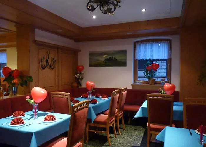 Und Restaurant Piccolo ホテル 3*