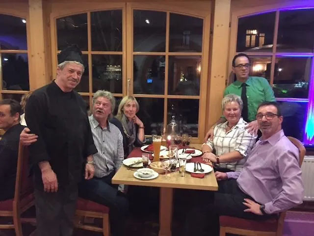 Und Restaurant Piccolo ターレ