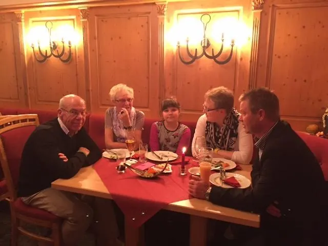 Und Restaurant Piccolo ターレ